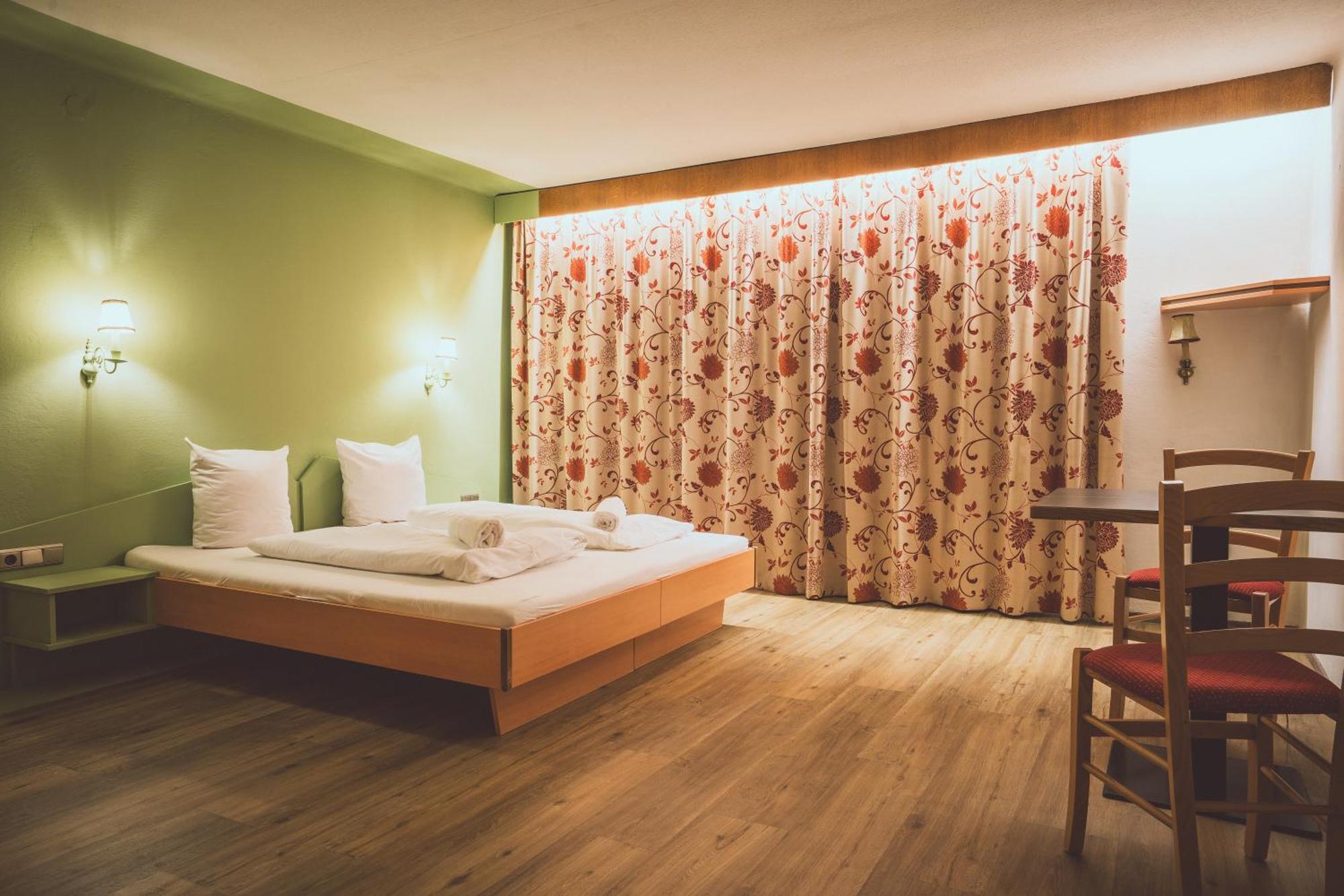 שארניץ Philipop-Up Hostel מראה חיצוני תמונה